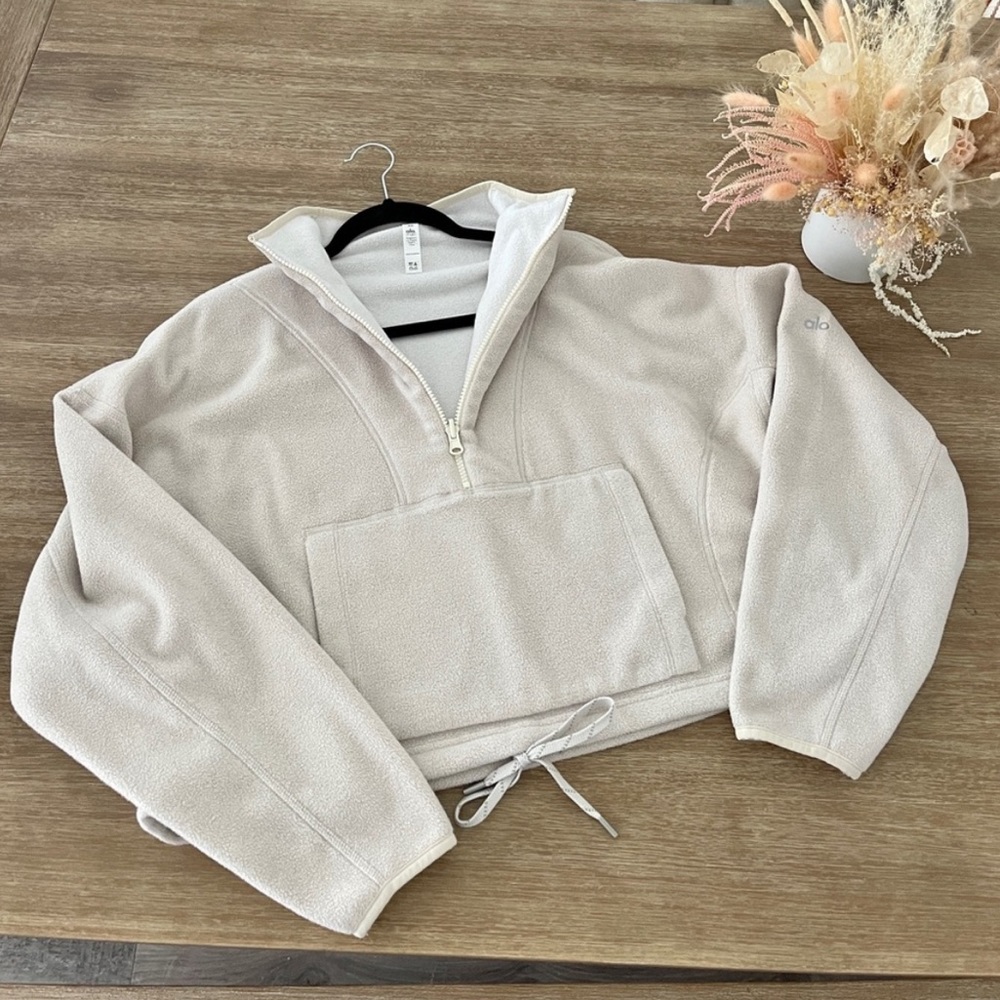 Alo yoga 💕 off white bone cropped half zip fleece pullover size XS